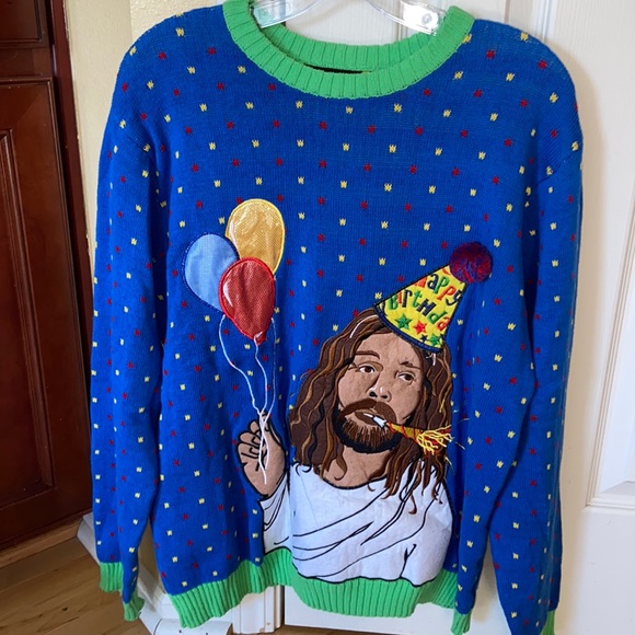 Christmas Sweater - Picture 1 of 3